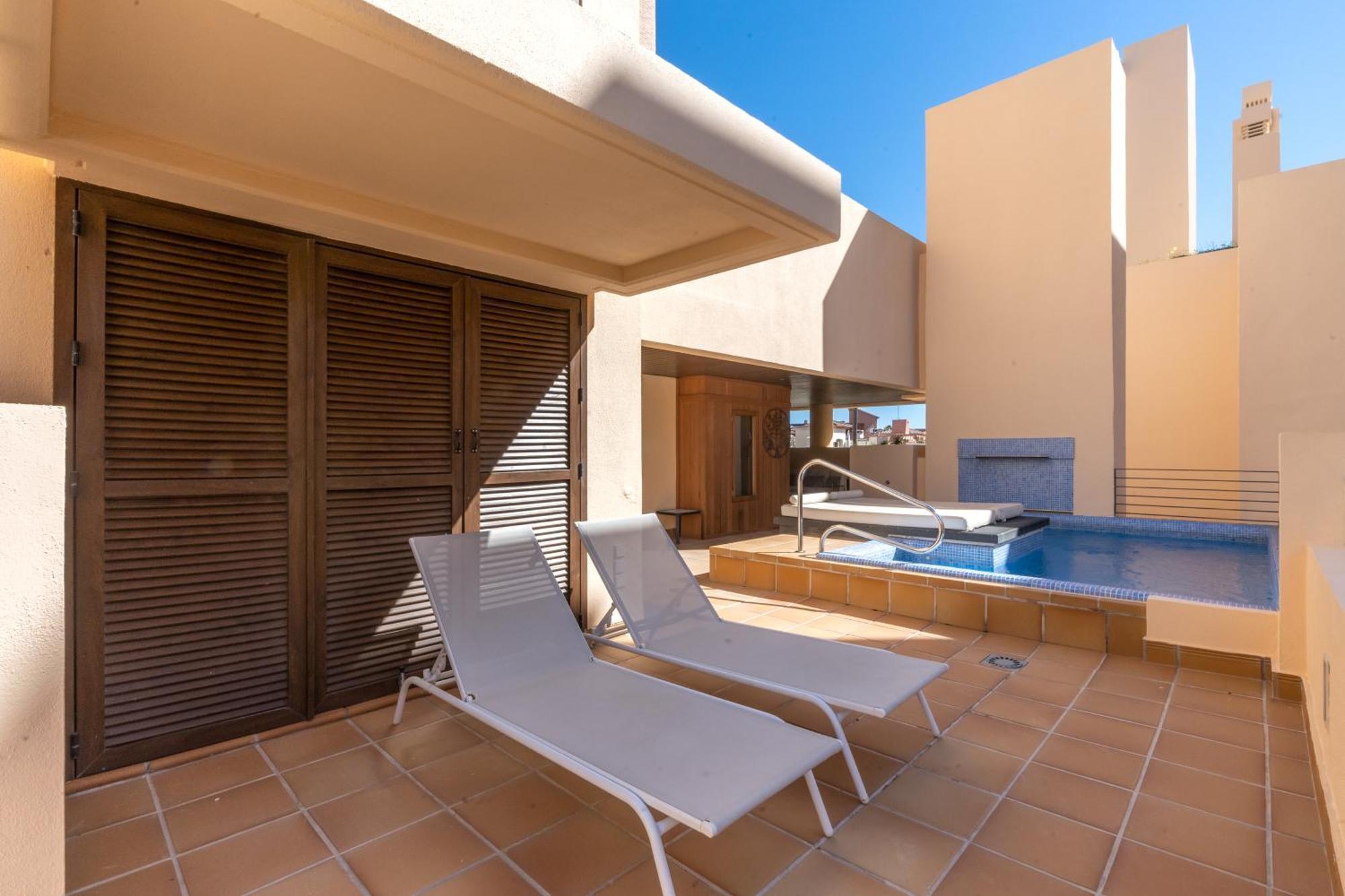 Bahia Boutique Apartments Estepona Bagian luar foto