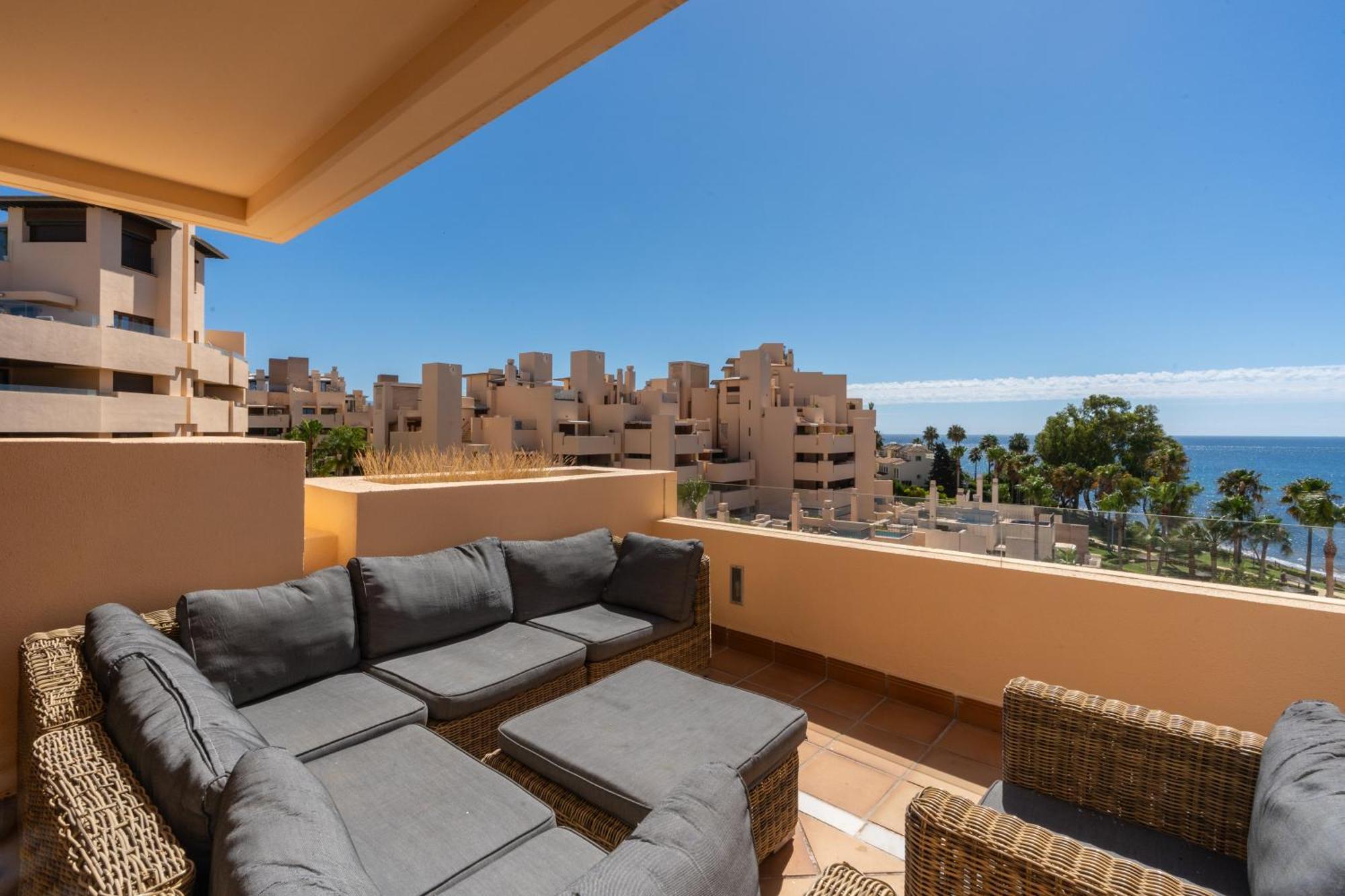 Bahia Boutique Apartments Estepona Bagian luar foto