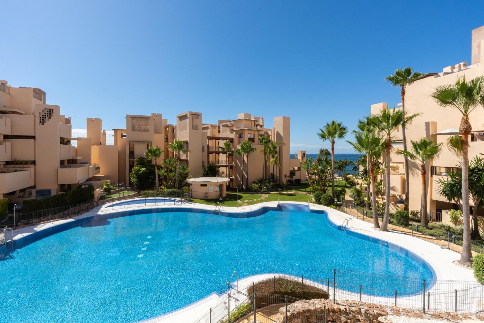 Bahia Boutique Apartments Estepona Bagian luar foto